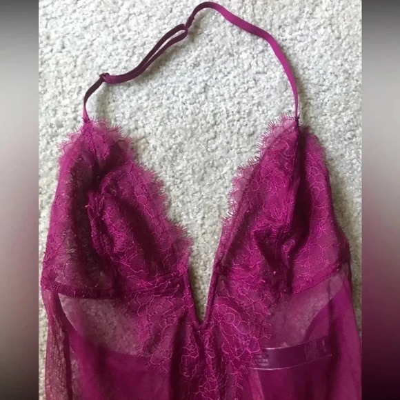 NWT Victoria’s Secret Halter Lace Thong Bodysuit Size Small (tagged M) Burgundy - Picture 2 of 5